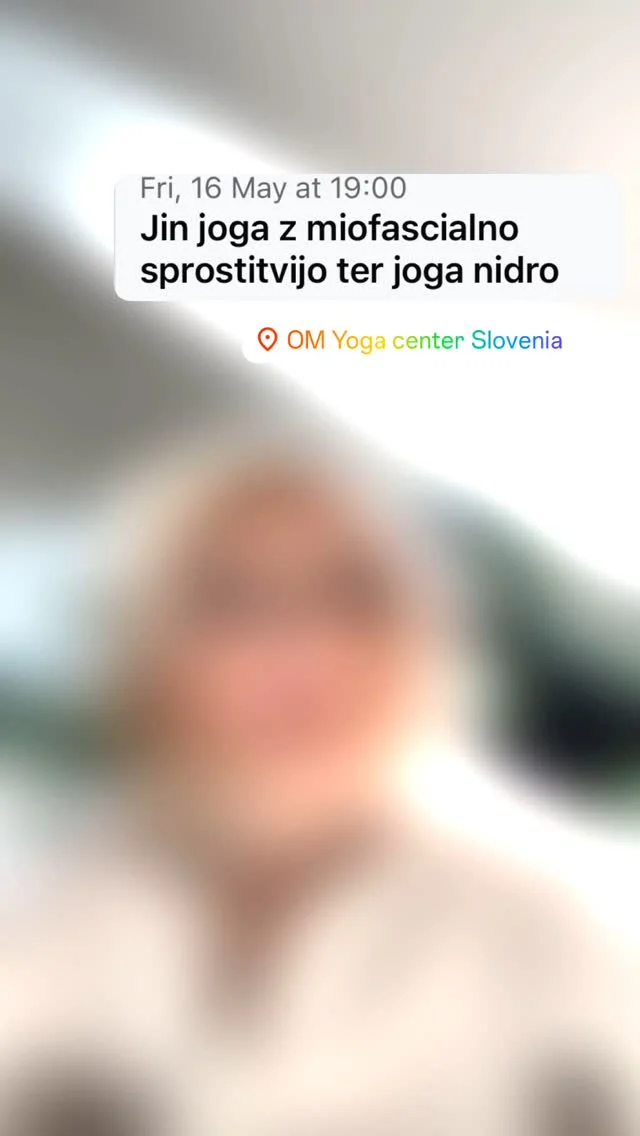 Spoštovani jogisti in ljubitelji sprostitve,

Vabimo vas na posebno večer joge, kjer bomo združili Yin jogo, miofascialno sprostitev in Joga Nidro. Pod vodstvom izkušenih učiteljev joge Marka in Gabrijele boste imeli priložnost, da se popolnoma sprostite in obnovite svoje telo ter um.

Kaj vas čaka?

- Yin Joga: Globoko sproščanje in raztezanje telesa z daljšim zadrževanjem položajev.
- Miofascialna sprostitev: Uporaba žogic za sprostitev napetosti v mišicah in vezivnem tkivu.
-  Joga Nidra: Globoka sprostitev skozi tehnike meditacije in zavedanja.

 Yin joga:

Je počasna in poglobljena oblika joge, kjer v položajih ostajamo dlje časa (običajno 3–5 minut). Fokus je na sproščanju mišic, raztezanju vezivnega tkiva (fascia) ter globljem zaznavanju telesa. Yin joga umirja živčni sistem, povečuje gibljivost in prinaša notranjo tišino.

Miofascialna sprostitev z žogicami:

Uporablja posebne mehkejše žogice, s katerimi s pritiskanjem na določene točke telesa sproščamo napetosti v mišicah in fasciji (vezivnem tkivu). Namenjena je lajšanju bolečin, izboljšanju prekrvavitve in večji gibljivosti. Gibi so nežni, a zelo učinkoviti.

 
Joga nidra:

Imenujemo jo tudi “jogijsko spanje”. Gre za vodeno globoko sprostitveno prakso, kjer ležimo v udobnem položaju in sledimo navodilom za sproščanje telesa, uma in čustev. Joga nidra pomaga pri odpravljanju stresa, izboljšanju spanja ter prinaša občutek popolne regeneracije.

 

Pridružite se nam za edinstven večer poln miru, sprostitve in obnovitve. Na vadbi boste deležni popolne podpore, da se boste počutili udobno in varno med celotnim procesom.

 
Kdaj: v petek 16.5 2025, od 19:00 do 21:00h

Kdo: Marko Tomažič in Gabrijela Sever Klasinc, joga učitelja

Kje: OM YOGA CENTER Slovenska Bistrica

Prispevek: 20€

Na dogodek pridete v udobnih oblačilih, zraven si prinesete joga podlogo, odejo, majhen vzglavnik ter steklenico z vodo. Če nimate joga podlogo, vam jo priskrbimo v centru.

Prijave: so obvezne na 030 398 665 ( Marko ) ali na email: marko.tomazic@icloud.com

Veselimo se vaše prisotnosti in skupnega sproščanja!